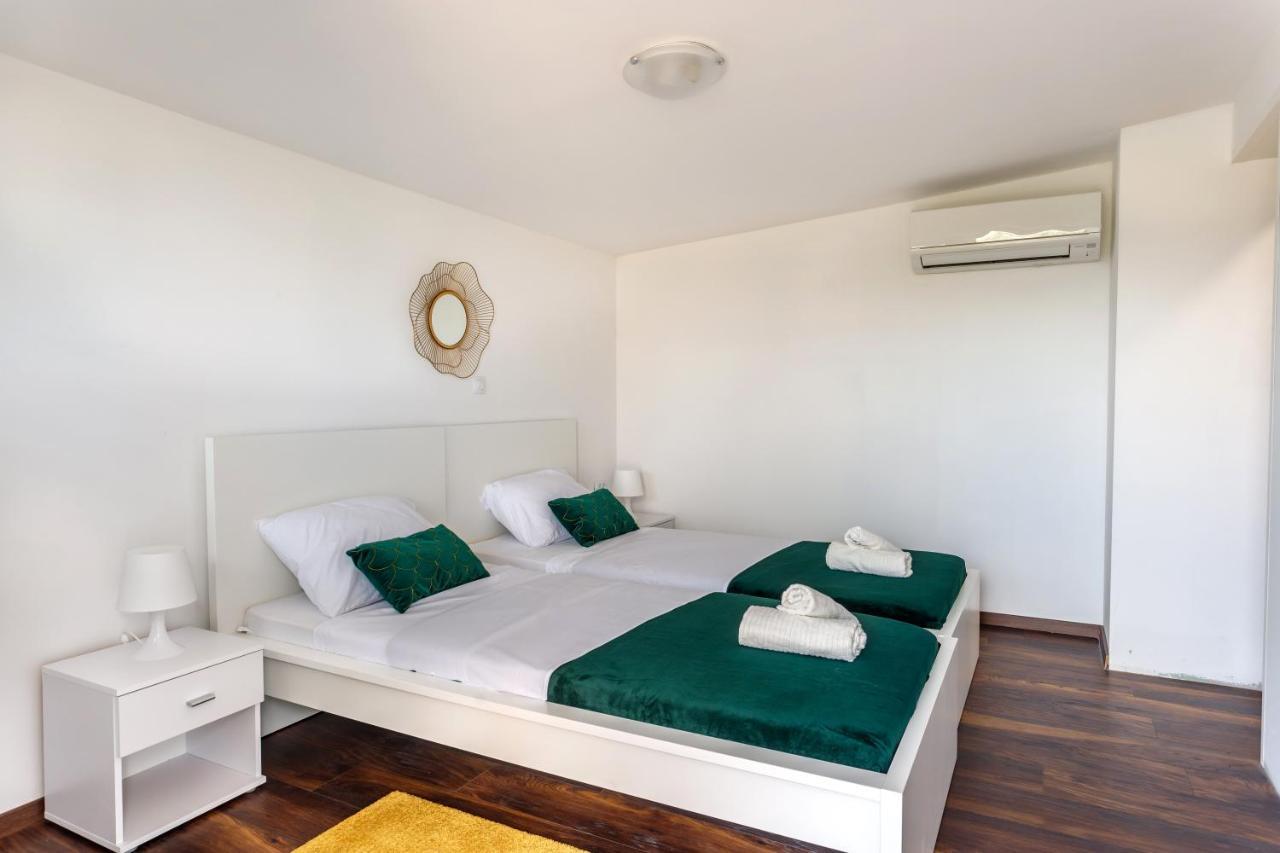 Casa Di Oliva-House With Heated Pool & Jacuzzi In Trilj, Croatia Vila Exterior foto