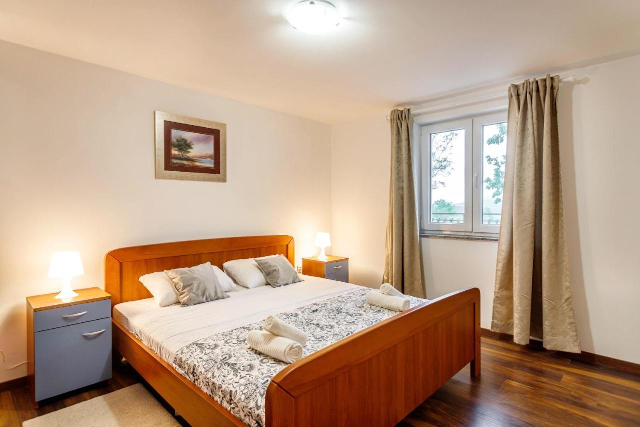 Casa Di Oliva-House With Heated Pool & Jacuzzi In Trilj, Croatia Vila Exterior foto