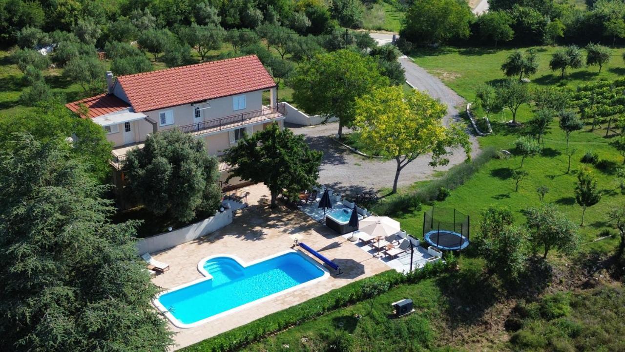 Casa Di Oliva-House With Heated Pool & Jacuzzi In Trilj, Croatia Vila Exterior foto