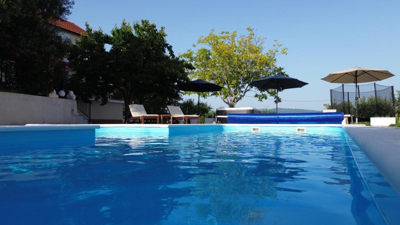 Casa Di Oliva-House With Heated Pool & Jacuzzi In Trilj, Croatia Vila Exterior foto